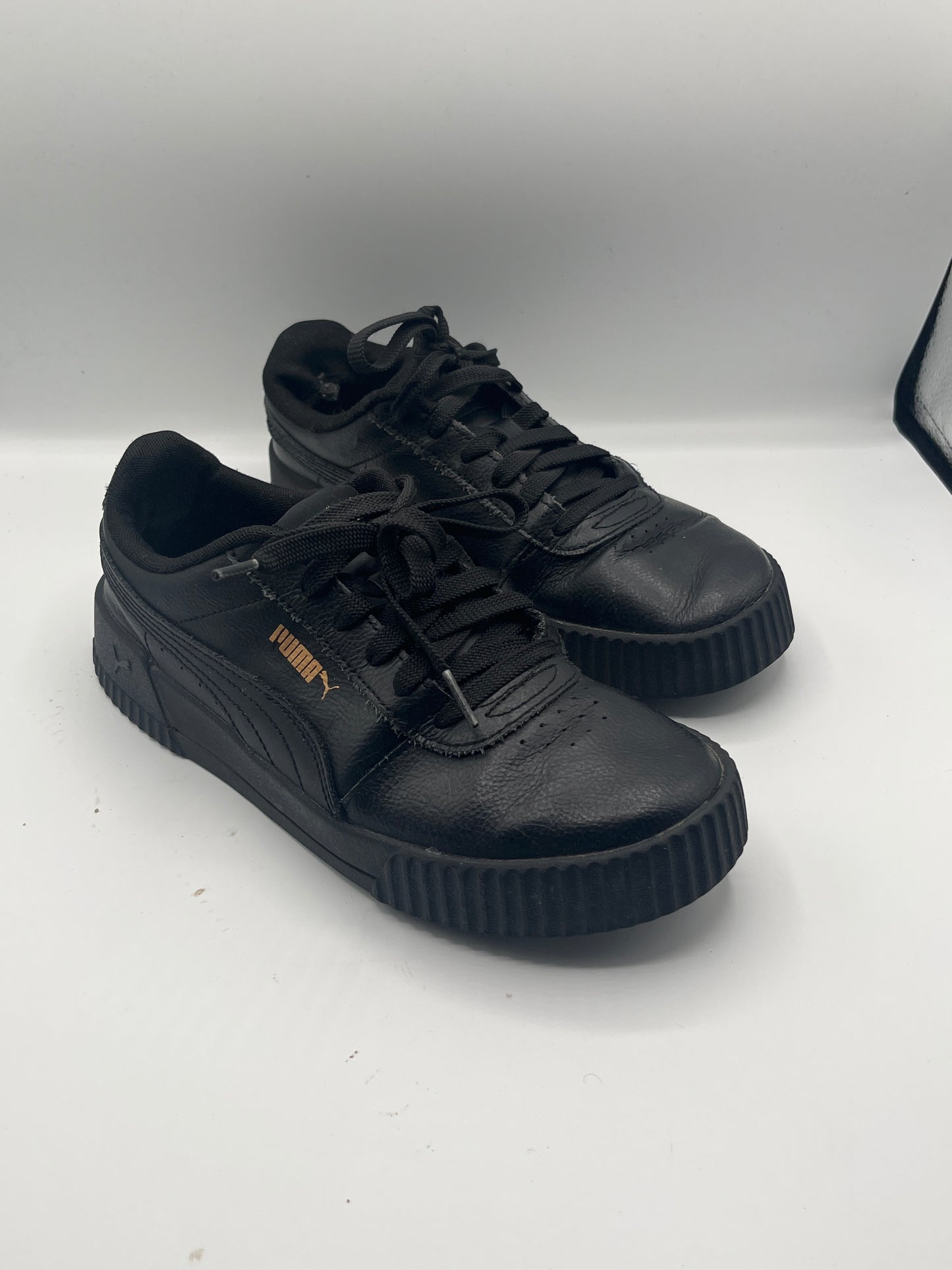 Puma Sneaker Größe 39 – schwarze Freizeitschuhe mit goldenem Logo