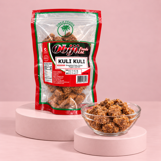 Obiji Kuli Kuli Erdnuss-Snack mit Ingwer, Pfeffer und Salz in 110-g-Packung.