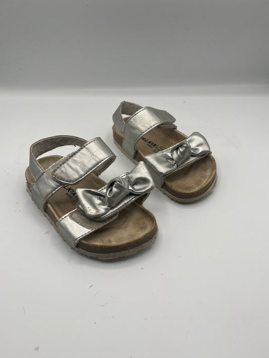 Mädchensandalen Größe 39 – silberne Sommerschuhe mit Schleife