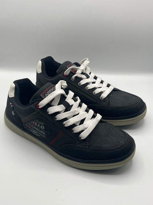 Herren Sneaker Größe 41 – Schwarz mit weißen Schnürsenkeln